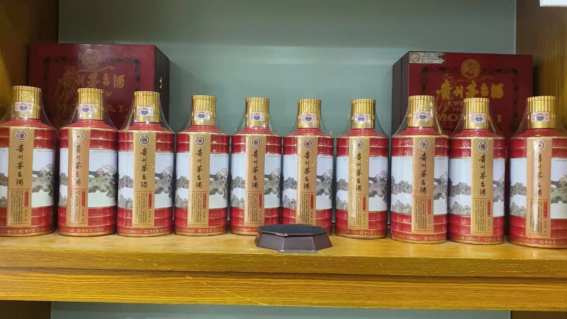 温泉回收50年茅台礼盒多少钱（最新更新行情）